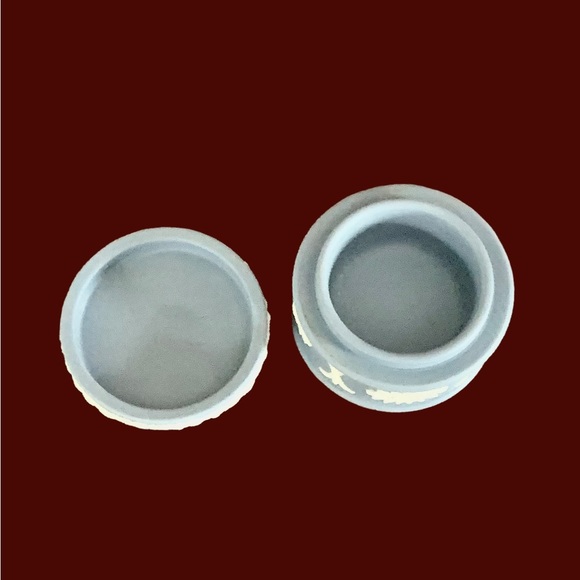 🚩SOLD🚩 Wedgewood Collector’s Trinket Box - Blue Jasperware - Vintage - Picture 5 of 11